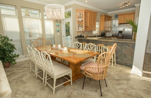 Holiday Isle Casa | Lacontenta 5 Bedroom Home by RedAwning