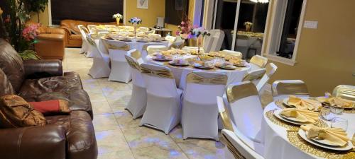 Bout-de-l'Ile Villa | Lady Eden Waterfront Mansion