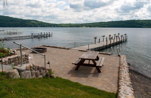 Town of Jerusalem Apartamento | Lady of the Lakes Suites 3: Vineyard Retreat