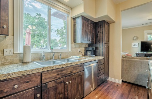 Fruita Casa | Nuevo centro de 3BR / 2 baños, capacidad para 7 personas, patio grande, cocina actualizada, mascotas bien