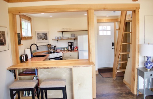 Blue Hill Casa | Ladyslipper – Cozy Cottage with Loft in Blue Hill town center