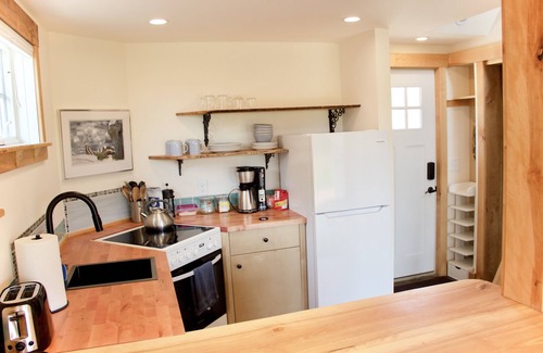 Blue Hill Casa | Ladyslipper – Cozy Cottage with Loft in Blue Hill town center