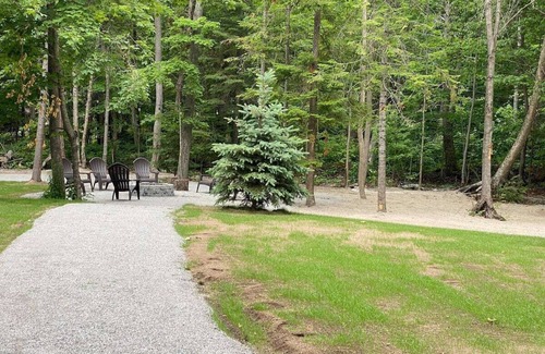 Tiny Casa | Lafontaine Beach House - HOT TUB & SAUNA