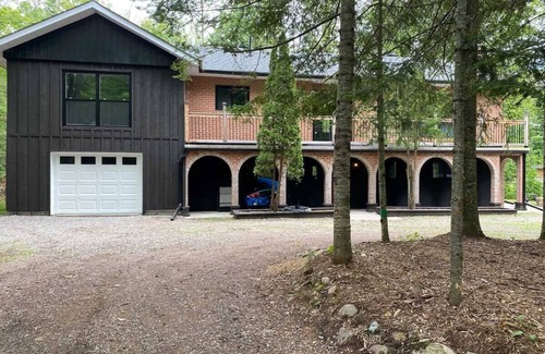 Tiny Casa | Lafontaine Beach House - HOT TUB & SAUNA