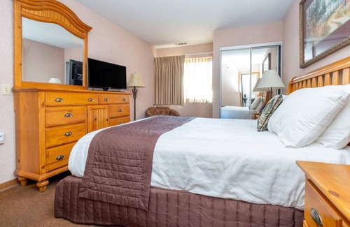 Big Bear Lake Complejo | Lagonita Lodge - Lake View Guaranteed! New Year's on the Lake. Full kitchen.