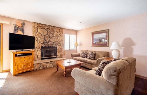 Big Bear Lake Complejo | Lagonita Lodge - Lake View Guaranteed! New Year's on the Lake. Full kitchen.