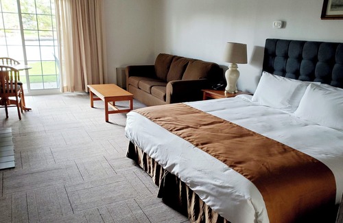 Lagoon City Hotel | Lagoon City Pier One Resort