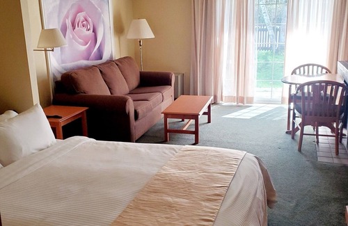 Lagoon City Hotel | Lagoon City Pier One Resort