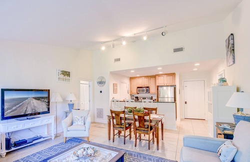 Isle of Palms Condominio | Lagoon view condo w/easy access to the beach in Wild Dunes