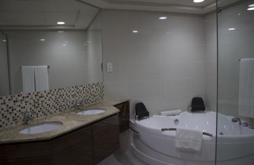 Budaiya Complejo | Lagoona Beach Luxury Resort and Spa