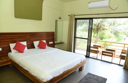 Murud-Harnai Hotel | Laguna Beach Resort Murud