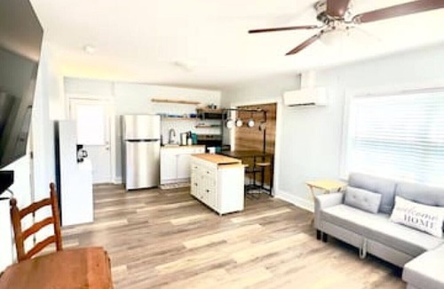 Laguna Beach Casa | Laguna Beach Bungalow|Sleeps4|Patio|Steps to the sand!