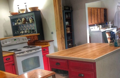 Pownal Casa | Laidback Paradise. Kid, Pet, and Party Friendly.