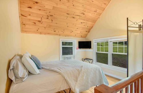 Richfield Springs Casa | Lake Access to Canadarago Lake*Lake View Cottage*