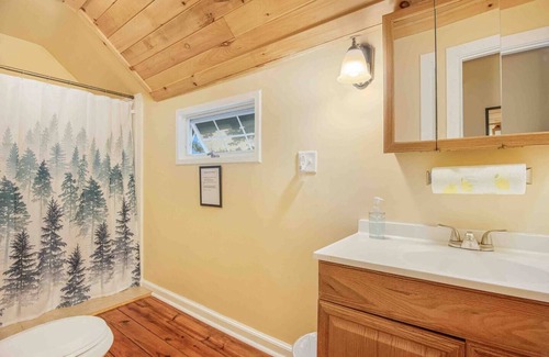 Richfield Springs Casa | Lake Access to Canadarago Lake*Lake View Cottage*