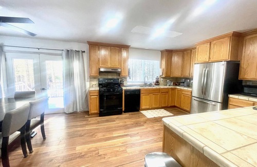 Lake Almanor West Casa | ⭐️Lake Almanor; clean & comfortable wheelchair accessible home in the mountains⭐️