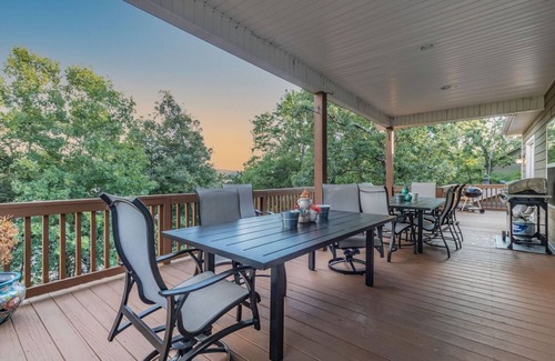 Lost Bridge Village Casa | LAKE ARCADE - 5bd 4bth, FAMILY FUN SPOT, 3 stories