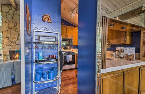 Arrowhead Villas Cabina | Cabaña con vistas al monte, 2 millas a Town & Lake Arrowhead!