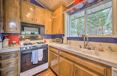 Arrowhead Villas Cabina | Cabaña con vistas al monte, 2 millas a Town & Lake Arrowhead!