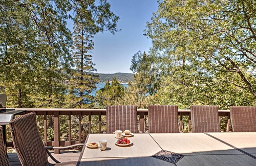 Lake Arrowhead Cabaña | Lake Arrowhead House w/ Lake Views & Wet Bar!