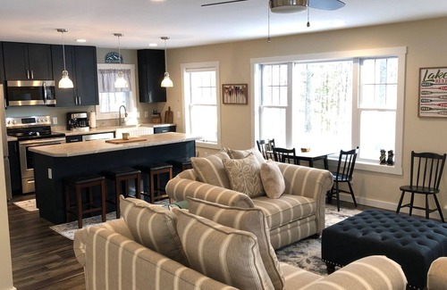 Lake Arrowhead Casa | Lake Arrowhead lakefront retreat: beach, dock, boat, fish, relax, adventures
