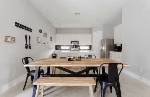 Apache Shores Casa | Lake Austin Adventure Headquarters- Casa 100% nueva