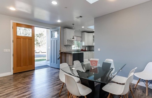 Lake Balboa Casa | Lake Balboa Compound