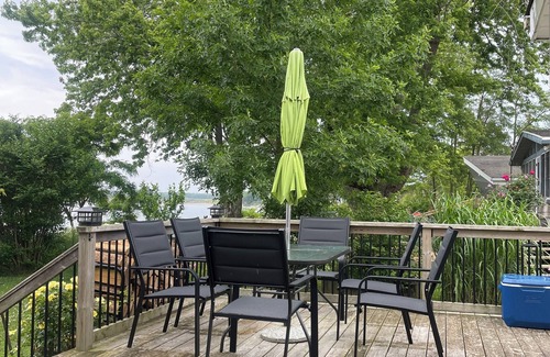 Dunnville Cabaña | Lake/Beachfront/Firepit/sleeps 6/Pet Friendly/Heated