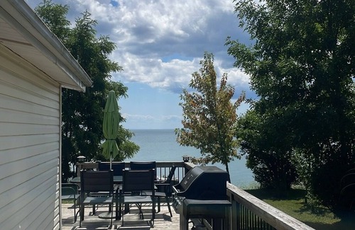 Dunnville Cabaña | Lake/Beachfront/Firepit/sleeps 6/Pet Friendly/Heated