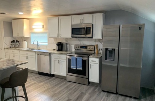 West Irondequoit Casa | Lake breeze - Blissful Lakeshore hideaway w/private beach access-great sunsets