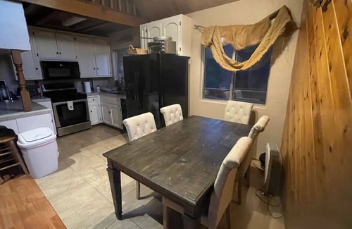 Cedar Glen Casa | Lake cabin w/ big pines close to lake and village