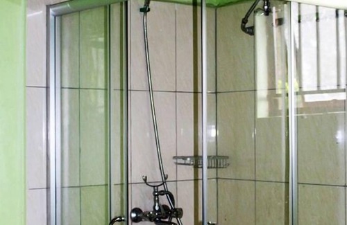 Kisoro Cabina | Lake Chahafi Resort