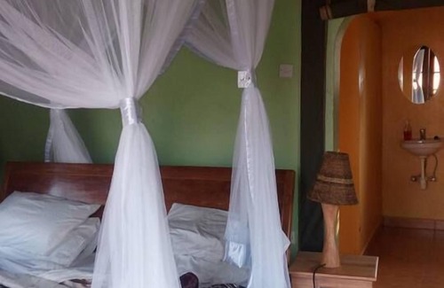 Kisoro Cabina | Lake Chahafi Resort