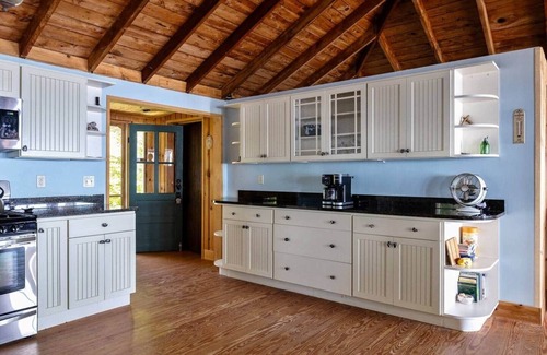 Malletts Bay Casa | Lake Champlain Beachfront Retreat