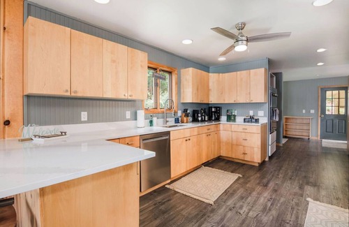 Boyne City Casa | Lake Charlevoix Waterfront- Boat for Rent!