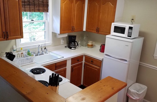 Hayesville Cabaña | $ 59 Lake Chatuge Country Cottages - ¡Días perezosos en Little Red, WIFI GRATUITO, películas!
