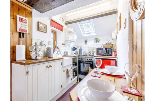 Endon Cabaña | Lake Cottage -Peaceful relaxing Venue.