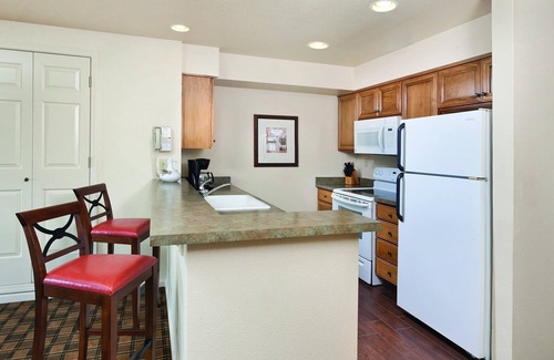 Nice Complejo | Lago, País, Majestad!