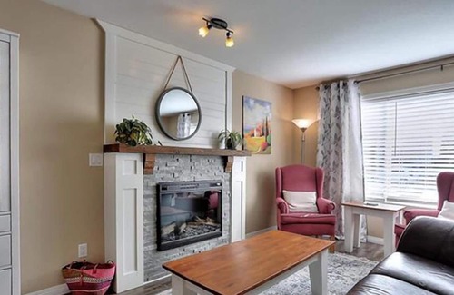 Central Okanagan Casa | Lake Country spacious 1-bed w/ access to rail trail and short walk to Wood Lake