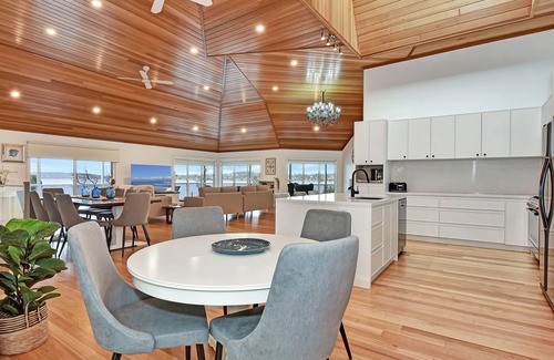 Coal Point Casa | Lake Daze at Coal Point - Lakeviews, Pool