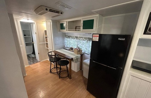 Dandridge Alquiler De RV | Lake Daze Cozy Camper in Dandridge TN on Lake Douglas. Close to Attractions!