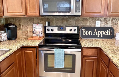 Mayhew Casa | ⭐️ LAKE DAZE ⭐️ Waterfront Lake Retreat & BYOB - Bring Your Own Boat!!!