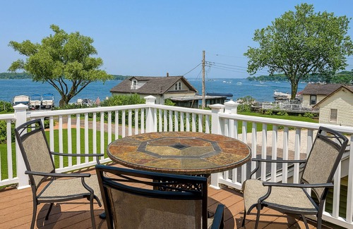 Delavan Lake Cabaña | Lake Delavan Hideaway - Carl’s Cottage - Water View Bliss, Dock & Cozy Fireplace