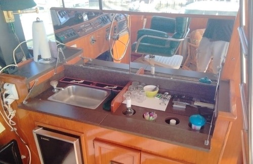 Sandusky Alquiler De Eote | Lake Erie Haven - 50' yacht with charter option