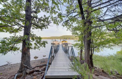Hoyt Casa | Lake Eufaula Cabin with Hot Tub and Large Deck