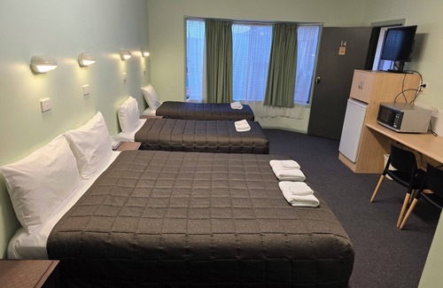 Forbes Hotel | Lake Forbes Motel