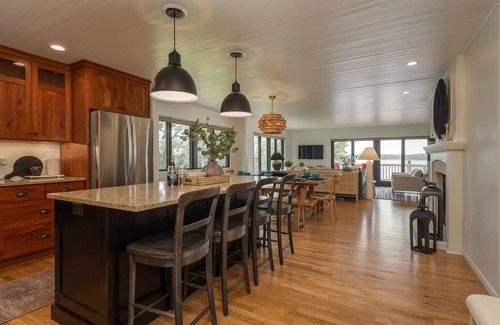 Alexandria Casa | Lake Front|1 Acre|Sunset Views|Remodeled|Sleeps12