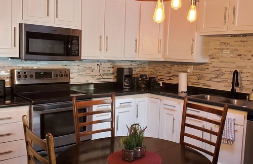 Webster Cabina | Lake Front 3 Bedroom cabin with FREE use of pontoon.