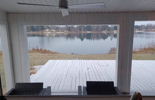 Reed City Cabina | Lake front Cabin great for boating, fishing, skiing, tubing, weekend getaway.