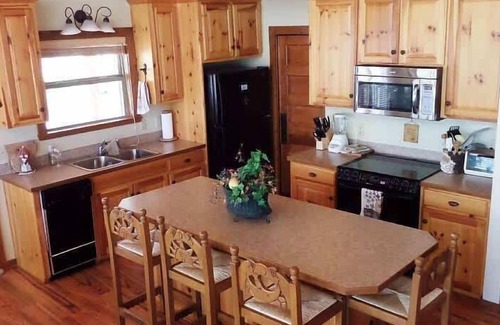 Rogers Casa | Lake Front Home + Fire Pit + 50 Acres